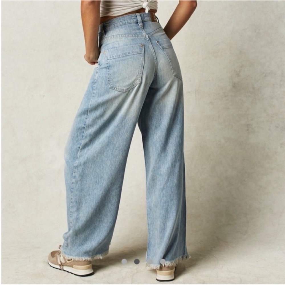 NWOT Free People We The Free Old West Slouchy Jeans - bleached indigo - Size 29 - Picture 2 of 7